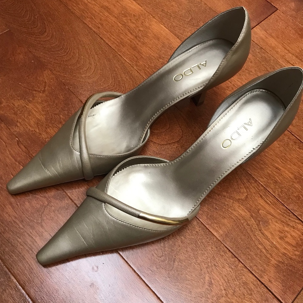 A beautiful pair of ALDO shoes.